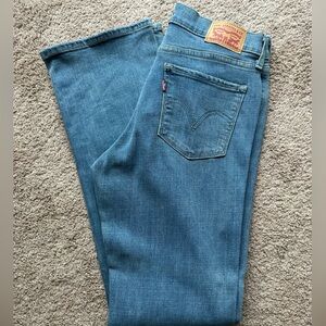 Levi’s Classic Boot-cut Jeans Size 4